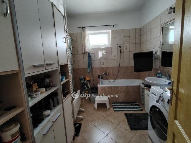 Eladó családi ház, Egerágon 60 M Ft, 4 szobás