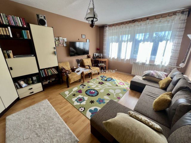 Eladó panellakás, Pécsett, Eszék utcában 52 M Ft, 2 szobás