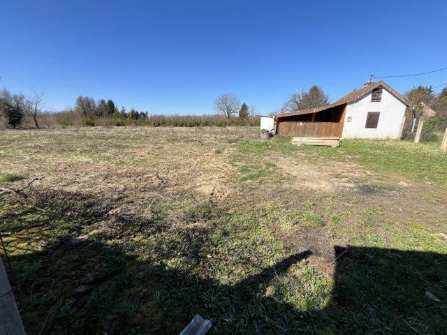 Eladó nyaraló, Csurgón 3.5 M Ft, 2 szobás / költözzbe.hu