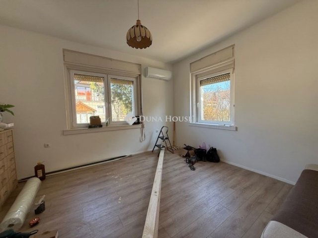 Eladó családi ház, Vecsésen 129.999 M Ft, 6 szobás