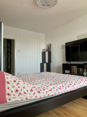 Kiadó panellakás, albérlet, Debrecenben 240 E Ft / hó, 3 szobás