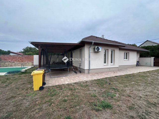 Eladó családi ház, Sándorfalván, Tisza utcában 90 M Ft