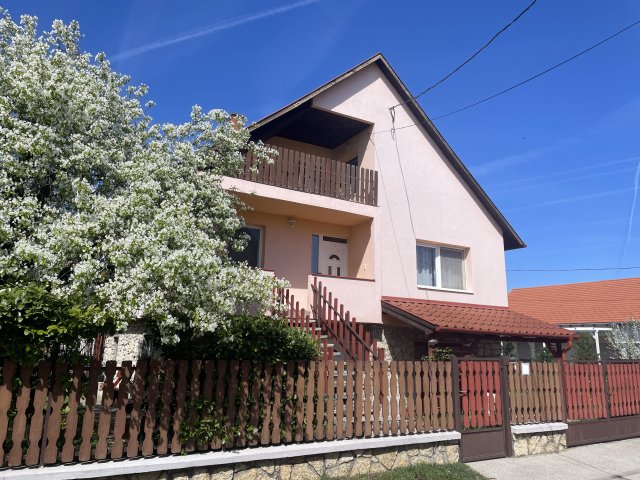 Eladó családi ház, Balatonfüreden 155 M Ft, 5+3 szobás