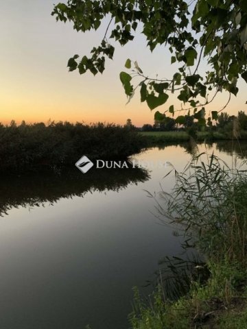 Eladó családi ház, Császártöltésen 187 M Ft, 4 szobás