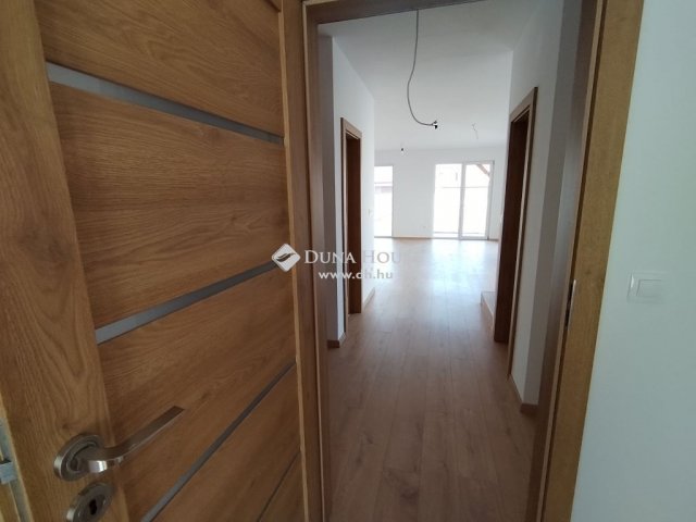 Eladó ikerház, Szegeden 170 M Ft, 6 szobás / költözzbe.hu