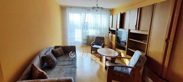 Eladó panellakás, Győrött 49.95 M Ft, 2 szobás