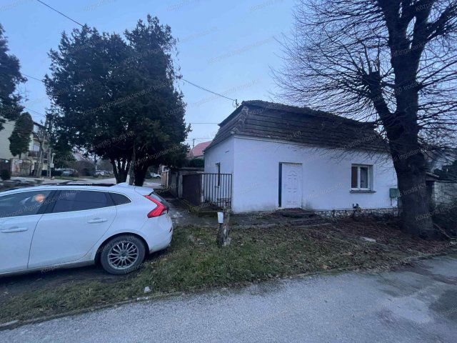 Kiadó családi ház, albérlet, Tatán 250 E Ft / hó, 2 szobás