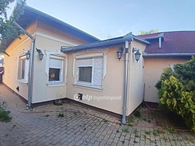 Eladó családi ház, Túrkevén 26.8 M Ft, 1+2 szobás