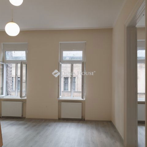 Eladó téglalakás, Budapesten, VI. kerületben, Izabella utcában