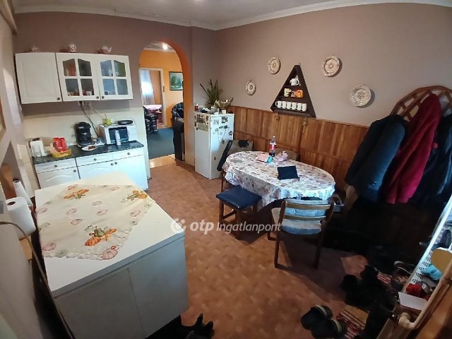 Eladó családi ház, Dögén 25 M Ft, 3 szobás
