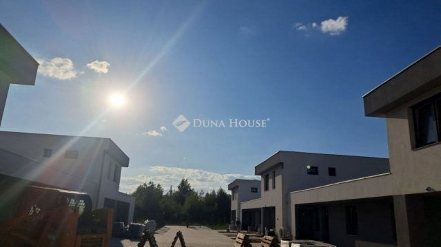 Eladó sorház, Ajkán 80 M Ft, 4 szobás / költözzbe.hu