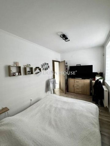 Eladó téglalakás, Pécsett 89.9 M Ft, 3 szobás