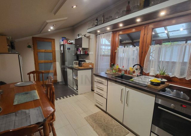 Eladó családi ház, Szatymazon 61.99 M Ft, 5 szobás