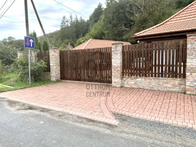 Eladó családi ház, Kishután 59.9 M Ft, 4 szobás
