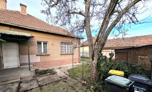Eladó családi ház, Szolnokon, Tó utcában 21.9 M Ft, 3 szobás