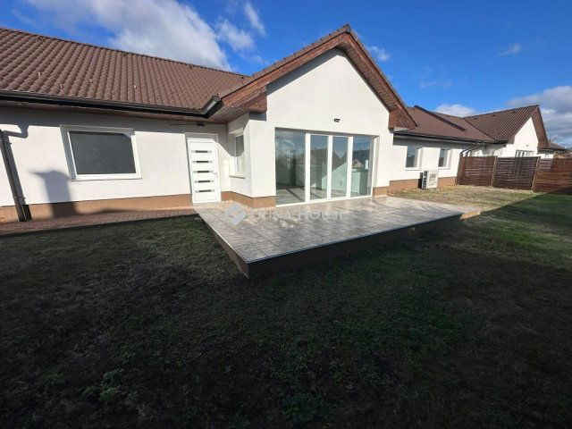 Eladó ikerház, Albertirsán 118 M Ft, 5 szobás