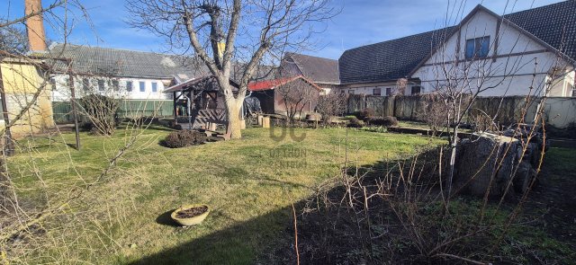 Eladó családi ház, Poroszlón 98 M Ft, 6 szobás