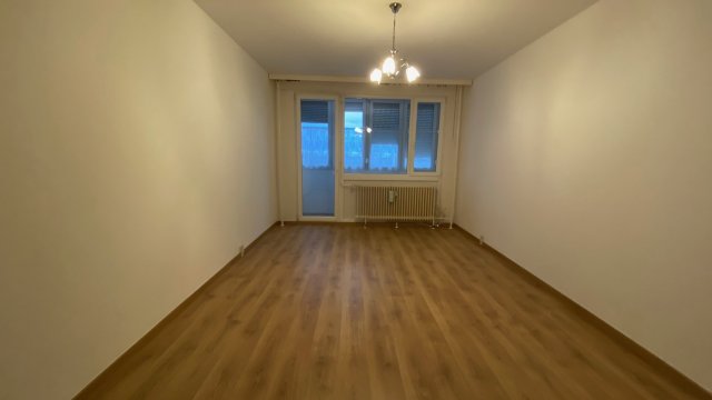 Eladó panellakás, Dunaújvárosban 37.5 M Ft, 2 szobás