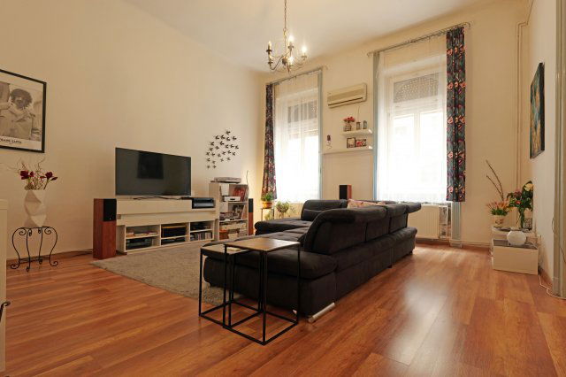 Eladó téglalakás, Budapesten, VI. kerületben 129.9 M Ft