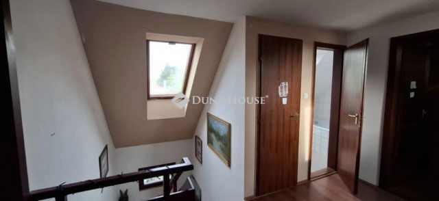 Eladó családi ház, Vecsésen 149.999 M Ft, 5 szobás