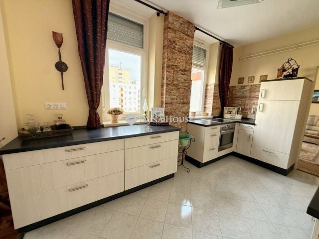 Eladó téglalakás, Székesfehérvárott 65 M Ft, 3 szobás