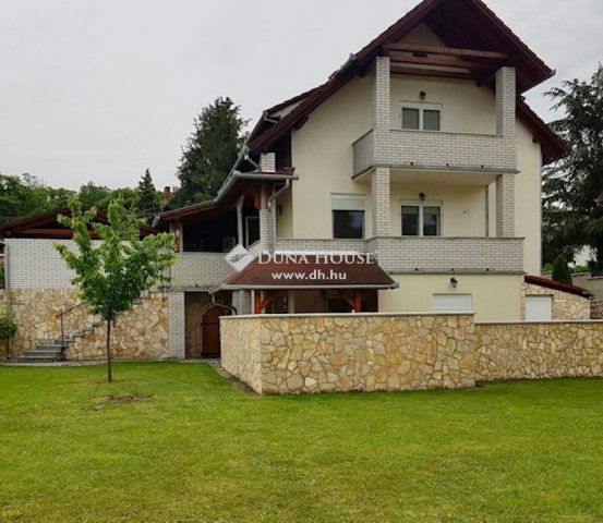 Eladó családi ház, Pogányon 94.94 M Ft, 6 szobás