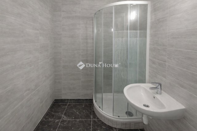 Eladó téglalakás, Kecskeméten 49.9 M Ft, 3 szobás