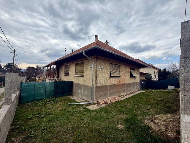 Eladó családi ház, Vácon 120 M Ft, 5 szobás