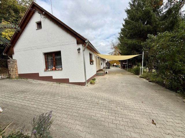 Eladó családi ház, Bakonycsernyén 199.9 M Ft, 6 szobás