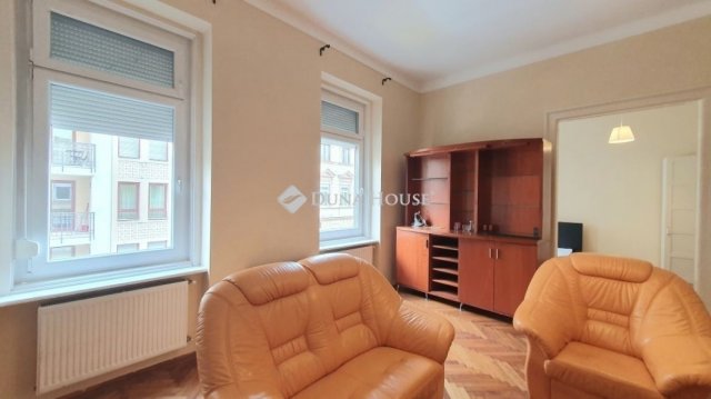 Eladó téglalakás, Budapesten, VI. kerületben 101 M Ft, 2 szobás