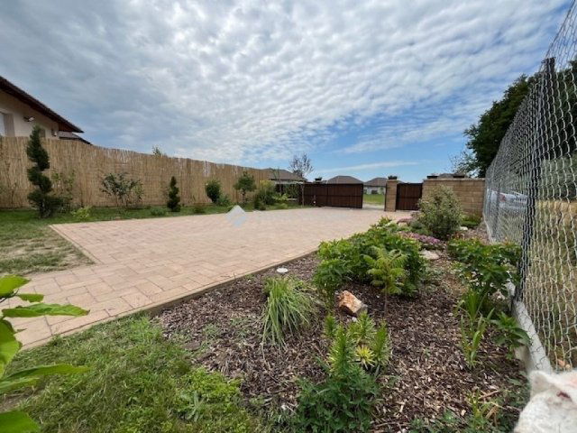 Eladó ikerház, Vácrátóton 119 M Ft, 4 szobás