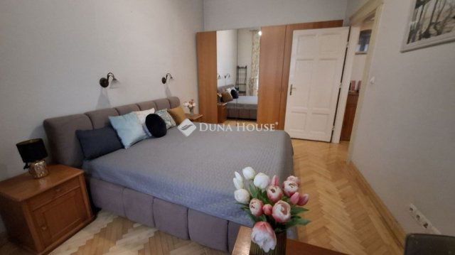 Eladó téglalakás, Budapesten, V. kerületben 102 M Ft, 2 szobás