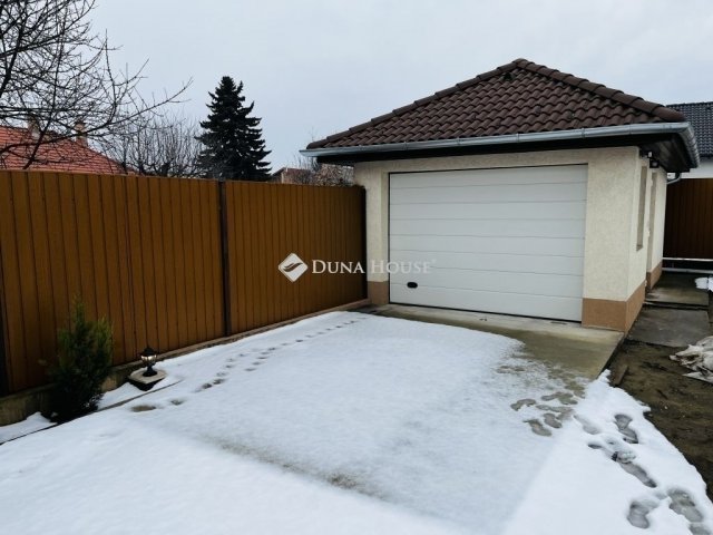 Eladó családi ház, Monoron 139 M Ft, 4 szobás