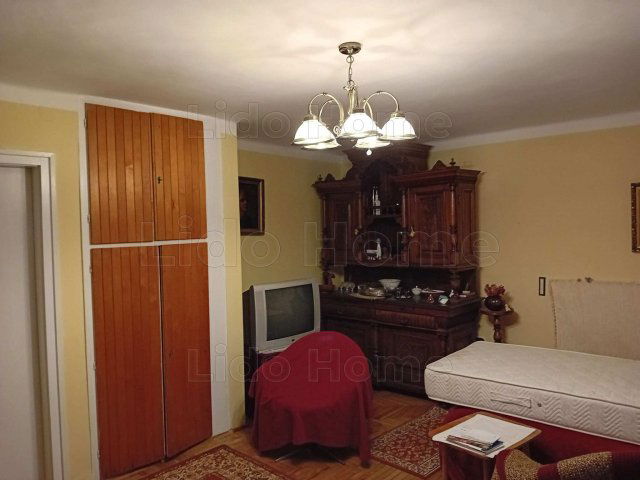 Eladó családi ház, Balatonalmádiban 64.9 M Ft, 12 szobás
