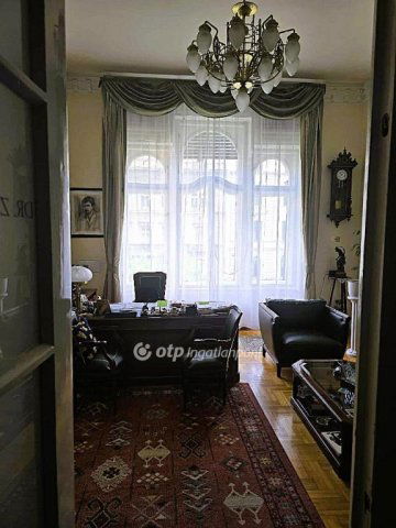 Eladó téglalakás, Budapesten, VI. kerületben 136 M Ft, 3 szobás