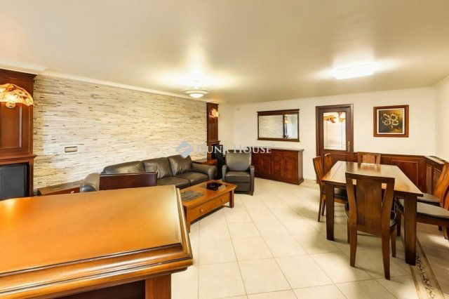 Eladó családi ház, Kiskőrösön 150 M Ft, 6 szobás