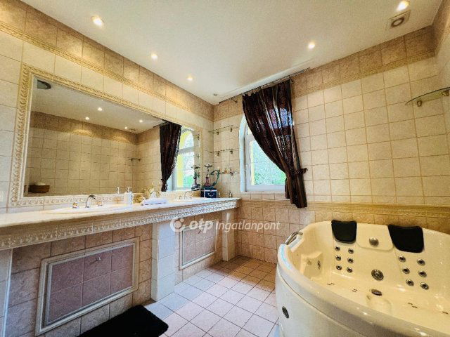 Eladó családi ház, Budapesten, XVI. kerületben 236 M Ft