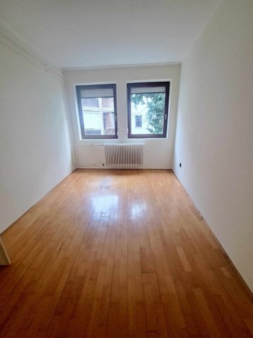 Kiadó téglalakás, albérlet, Pécsett 180 E Ft / hó, 3 szobás