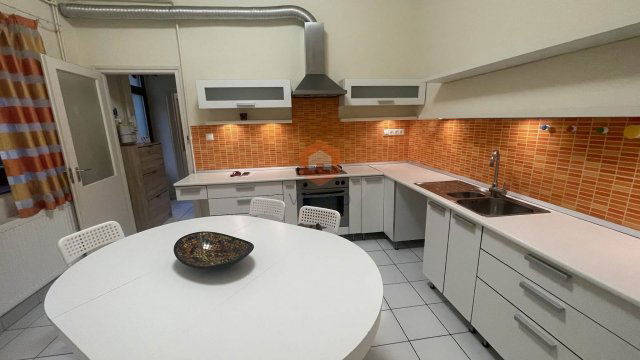 Eladó téglalakás, Pécsett, Mária utcában 60.9 M Ft, 2 szobás