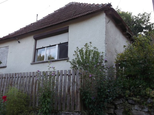 Eladó családi ház, Komlóskán 10 M Ft, 2 szobás