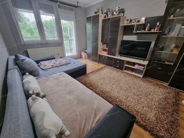 Eladó panellakás, Gyulán 28.5 M Ft, 2+1 szobás