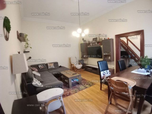 Eladó téglalakás, Budapesten, VI. kerületben 63.9 M Ft, 2 szobás