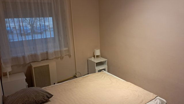 Kiadó téglalakás, albérlet, Szolnokon 180 E Ft / hó, 3 szobás