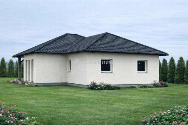 Eladó családi ház, Kiskunlacházán 89.9 M Ft, 4 szobás