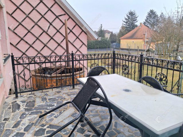 Kiadó családi ház, albérlet, Komáromban 250 E Ft / hó
