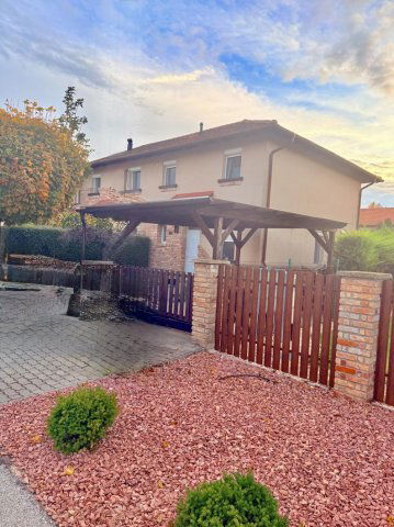 Kiadó sorház, albérlet, Tatán 300 E Ft / hó, 3+1 szobás