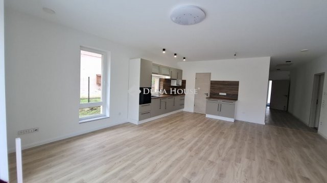 Eladó családi ház, Budapesten, XVI. kerületben, Máté utcában