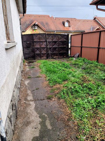 Eladó családi ház, Monoron 49 M Ft, 2 szobás