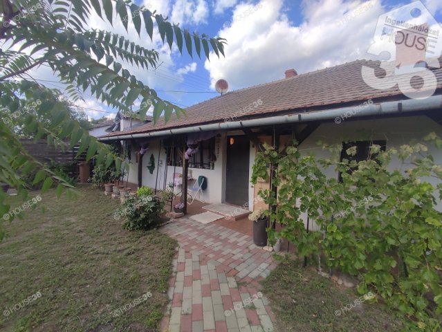 Eladó családi ház, Tiszaalpáron 39.9 M Ft, 2 szobás