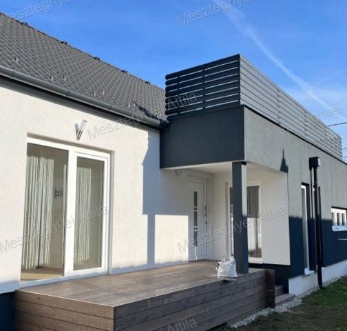 Eladó családi ház, Zsirán 98 M Ft, 4 szobás
